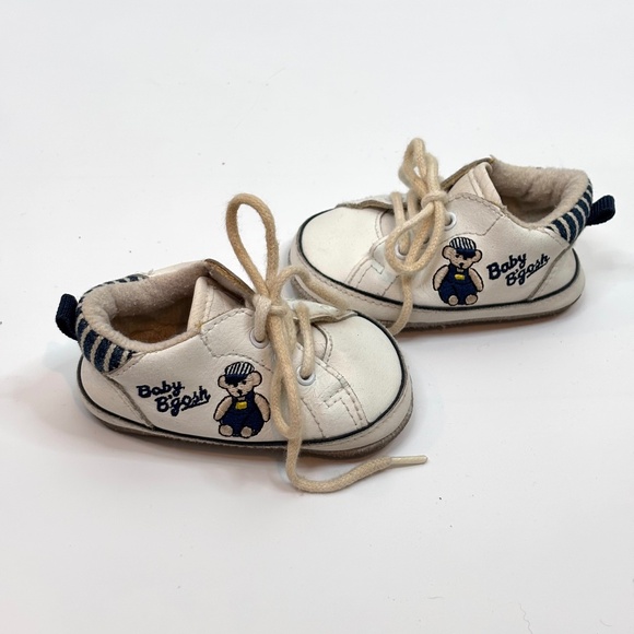Vintage 90s Baby B'Gosh Crib Shoes 2 Leather Oshkosh Bear Embroidered Photoshoot - Picture 1 of 6